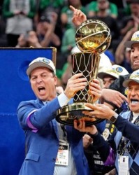 九游官网-拒绝相信客观规律 真正反映勇士性格的并非库里